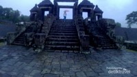 Hujan tak menghalangi menikmati istana ratu boko