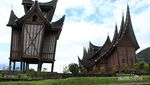 Long Weekend Seru, Foto Pakai Baju Adat di Istana Pagaruyung