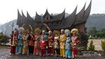 Long Weekend Seru, Foto Pakai Baju Adat di Istana Pagaruyung