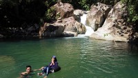 Serunya bermain air di Air Terjun Lubuak Ngaluan