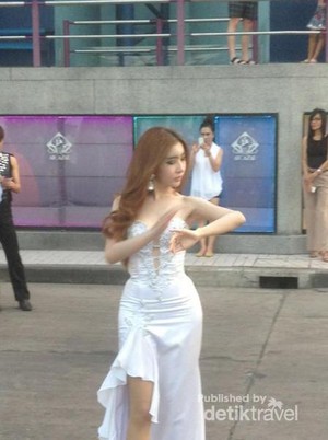 Lukpad, Si Ladyboy Seksi dari Thailand