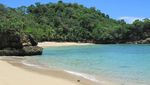 Lupakan Pulau Sempu, Malang Punya Pantai Ngliyep yang Keren