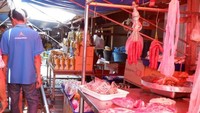 Suasana pasar maeklong