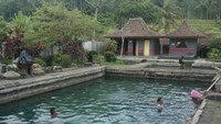 Pemandian air hangat Candi Umbul Grabag