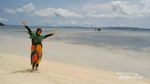 Main Bareng Bintang Laut di Pantai Telaga Bidadari, NTB