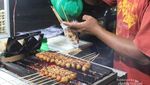 Main ke Pantai Padang, Enaknya Sambil Jajan Bakso Bakar