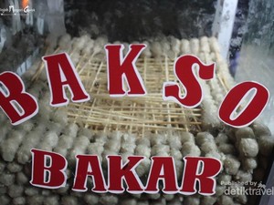 Main ke Pantai Padang, Enaknya Sambil Jajan Bakso Bakar