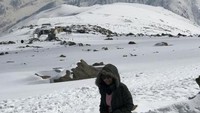 Panorama indah ciptaan sang maha kuasa, berdiri di puncak Gulmarg