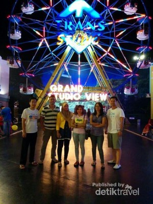 Main Seru Bebas Panas di Trans Studio Makassar