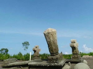 Makam-makam Tua yang Terbengkalai di Kampung Pande, Aceh