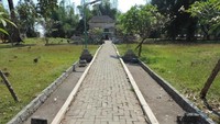 Makam panjang dua penjaga