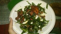 saking lezatnya, seporsi ayam tangkap lenyap dalam sekejap
