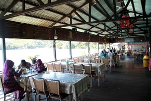 Makan Papeda dan Kisah TNI Bertemu Prajurit Suku Papua