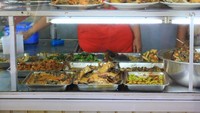 Sehari bisa menjual 100 kg kepala Ikan Manyung.
