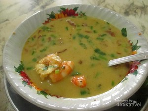 Makan Soto Udang di Medan, Maknyus!