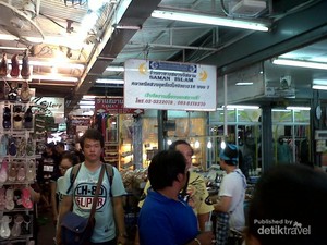Makanan Halal di Chatuchak Market, Saman Islam Tempatnya!