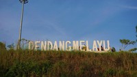 Ruang terbuka hijau ini tempat wisatawan dapat menikmati keindahan lanskap sekitaran Jembatan I Barelang