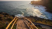 Pantai Ngeden di kala sore