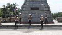 Monument Jose Rizal dan upacara pergantian penjaga