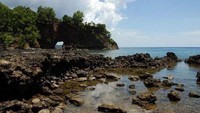 Pantai Pintu Kota yang unik (Sunarjo Leman/dTraveler)