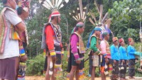 Warga suku dayak wehea