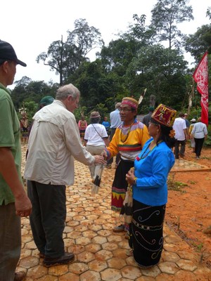 Mantra & Darah Anak Ayam, Cara Suku Dayak Menyambut Wisatawan