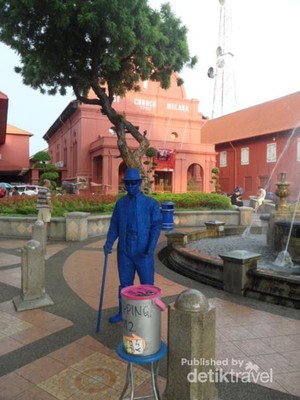 Manusia Patung ala Kota Tua Ada Juga di Malaysia