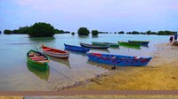 pesona pantai pasir perawan dengan airnya yang bening