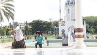 Traveler di Masjid Baiturrahman