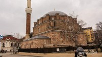 Pengaruh Ottoman sangat kental pada bangunan masjid ini