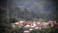 Mesjid Al Ihsan dari kejauhan