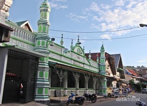 Masjid di Padang Ini Terbuat dari Kulit Telur