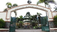 Gerbang Masjid Raya Bayur