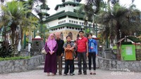 Keluarga saya saat berkunjung ke Masjid Raya Bayur Maninjau