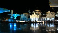Masjid Baiturrahman yang megah setelah renovasi