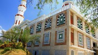 Masjid Oman dengan arsitektur Timur Tengah