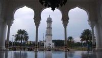 Beranda masjid yang sejuk (Wahid Masrukan/ACI)