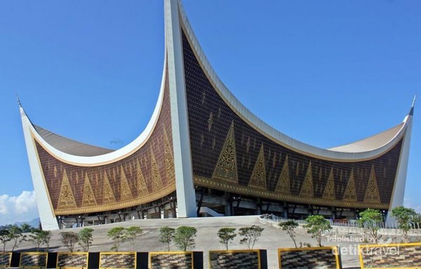 Uniknya Masjid Raya Sumatera Barat Destinasi Wisata Religi Di Kota - Riset