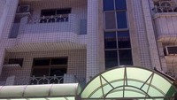 Masjid berupa ruko kecil empat lantai