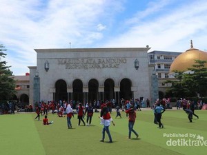 Masjid yang Indah, Kebanggaan Warga Bandung