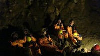 Berada di dalam perut Bumi sedalam 18 m
