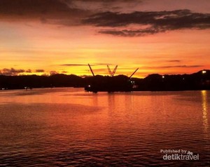 Masya Allah, Indahnya Senja di Pelabuhan Lembar