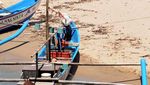 Mata Enggan Berkedip di Pantai Cikotok