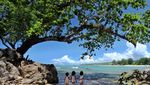 Mata Enggan Berkedip di Pantai Cikotok