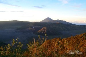 Matahari Pagi di Bromo, Cantiknya Menghipnosis