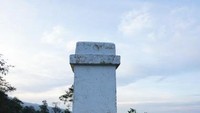 tugu di area puncak