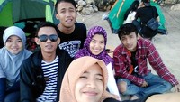 Menikmati pagi hari di Pantai Pok Tunggal
