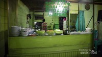 Selain menu di atas ada soto dan sop ayam juga