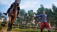 Buat pemula, ada pelatih berpengalaman yang mendampingi.