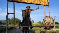 Wisata berkuda di Sultan Stable Palembang.